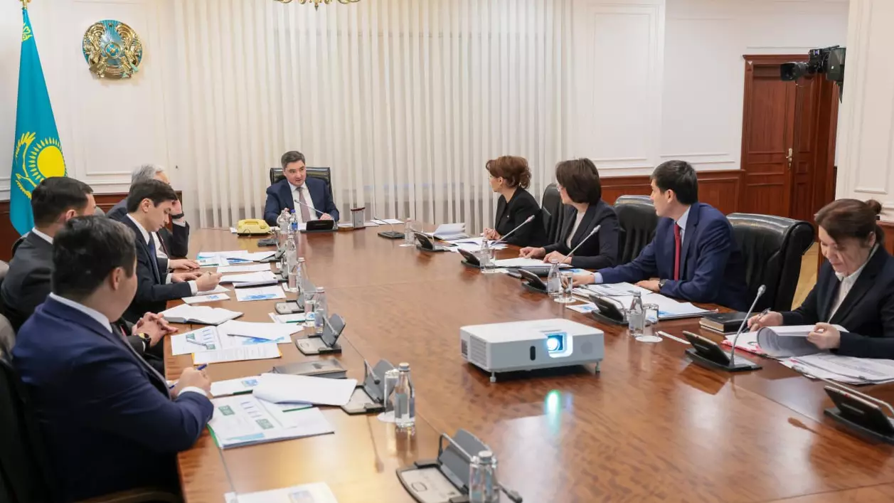 Бектенов денсаулық сақтау саласын цифрландыру бойынша кеңес өткізді