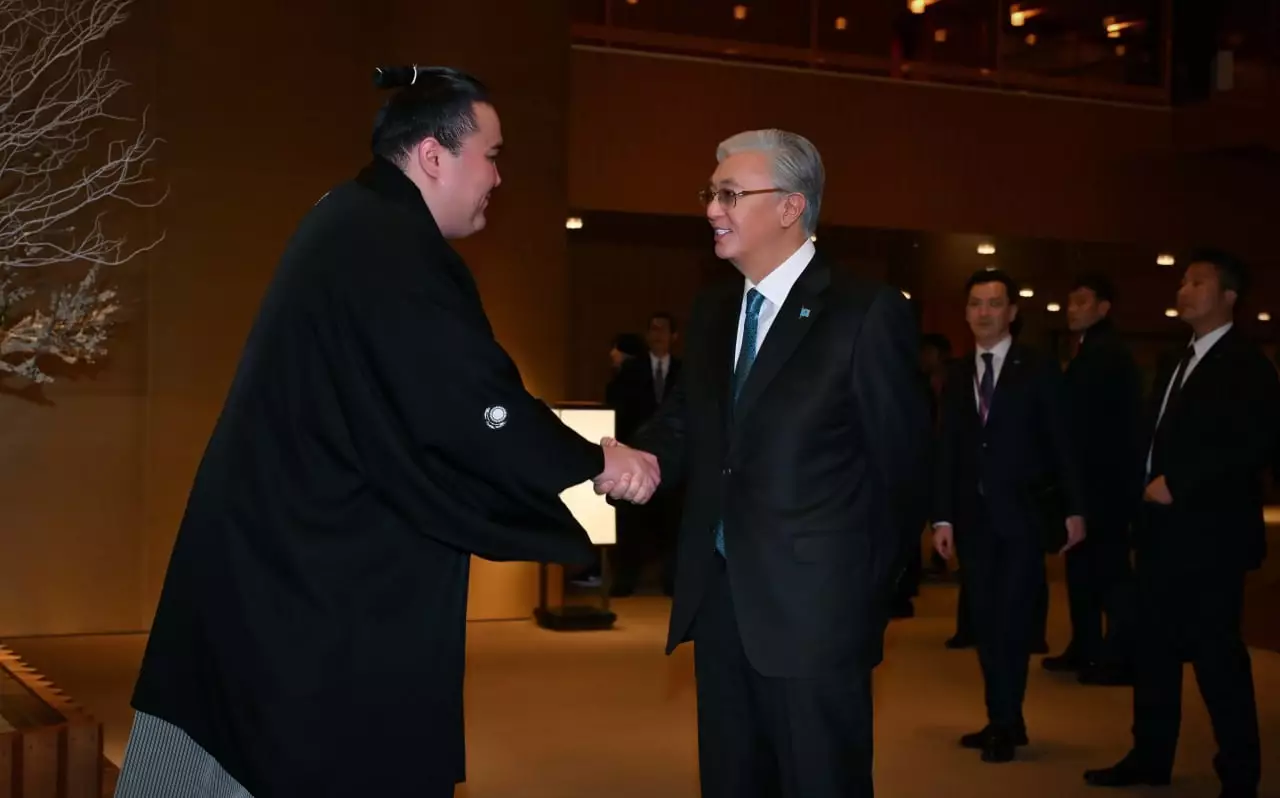 Токаев встретился с профессиональным сумоистом Ерсином Балтагулом