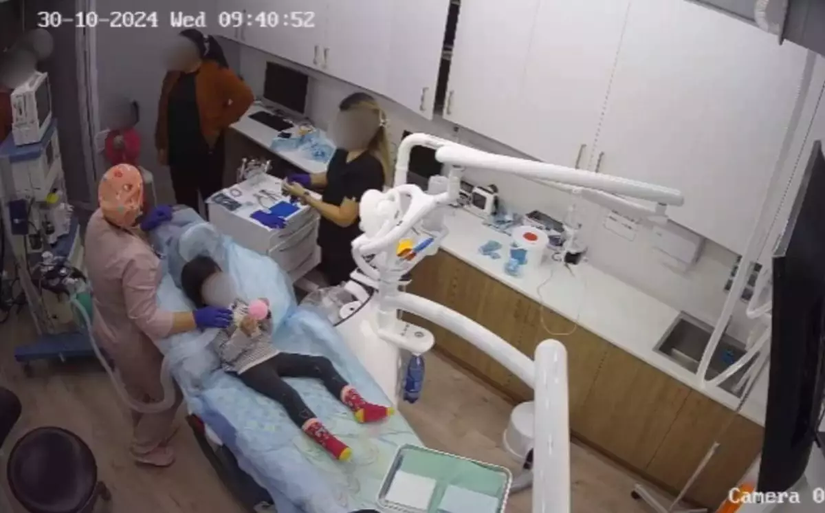 Астанада тісін емдетпек болған 3 жасар қыздың өлімі: Ата-ана дәрігерлердің жауапкершілікке тартылуын талап етті