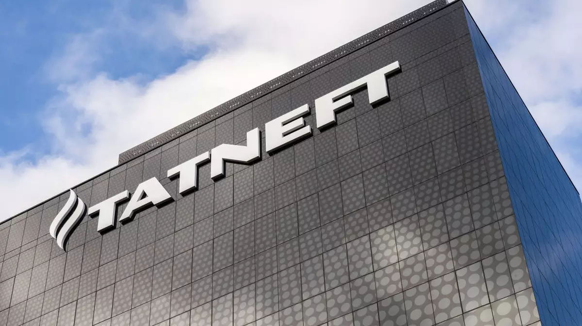 Великобритания ввела санкции против "Роснефти", "Татнефти" и "Русснефти"