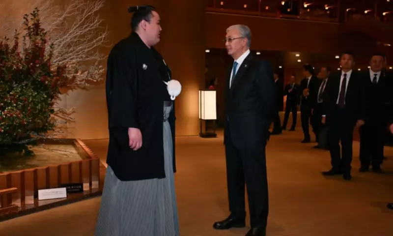 Токаев встретился в Токио с казахстанским борцом сумо