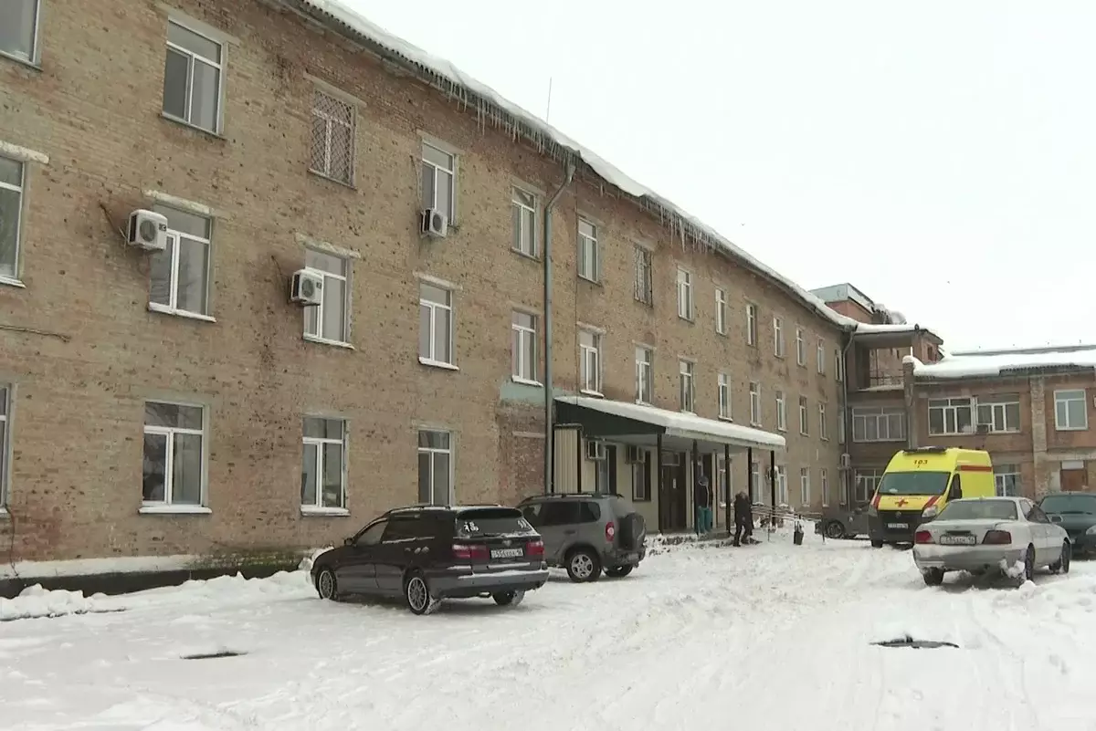 Полвека без капремонта: в Шемонаихе пациентов лечат в аварийных условиях