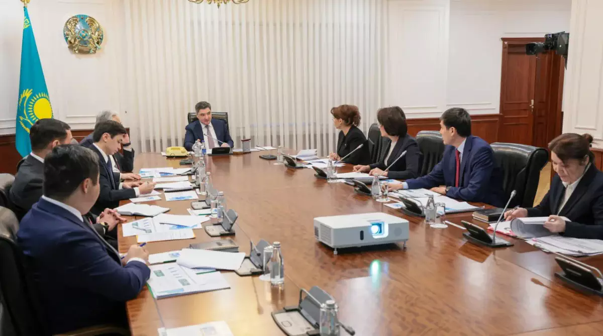 Членам правительства Казахстана смягчили правила и дали новые привилегии