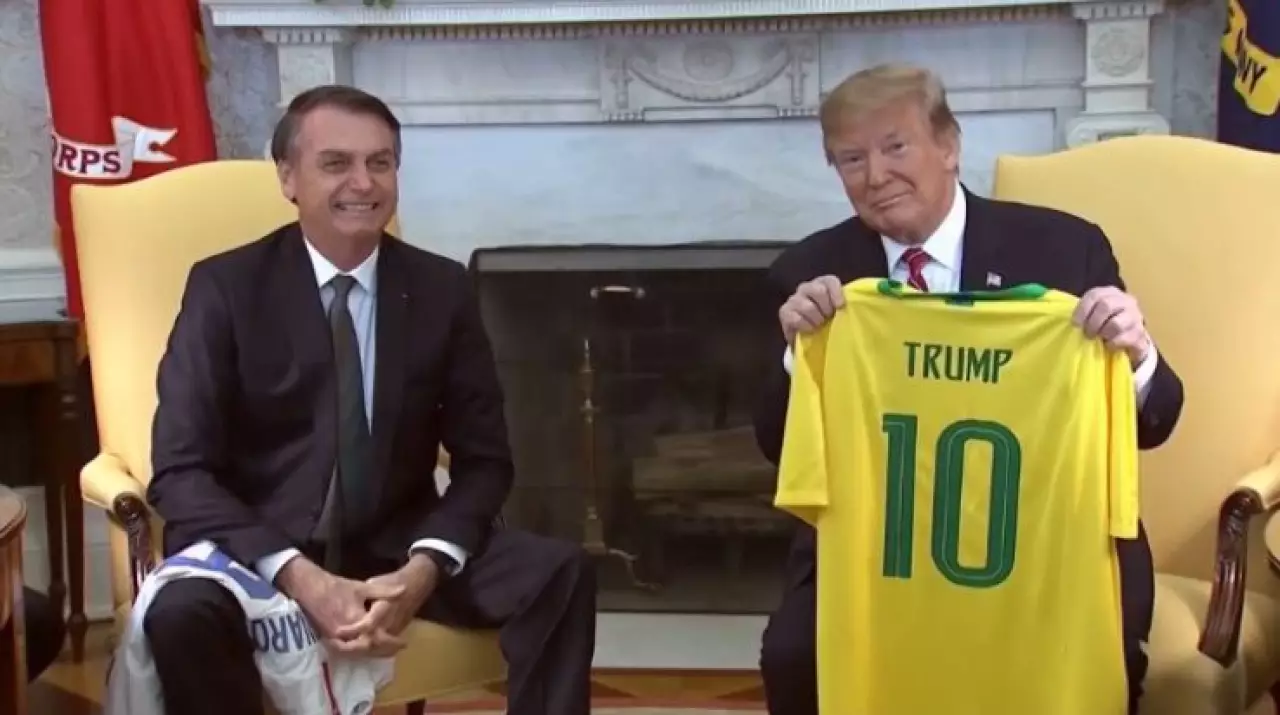 Сенат Бразилии одобрил закон о сокращении срока Болсонару