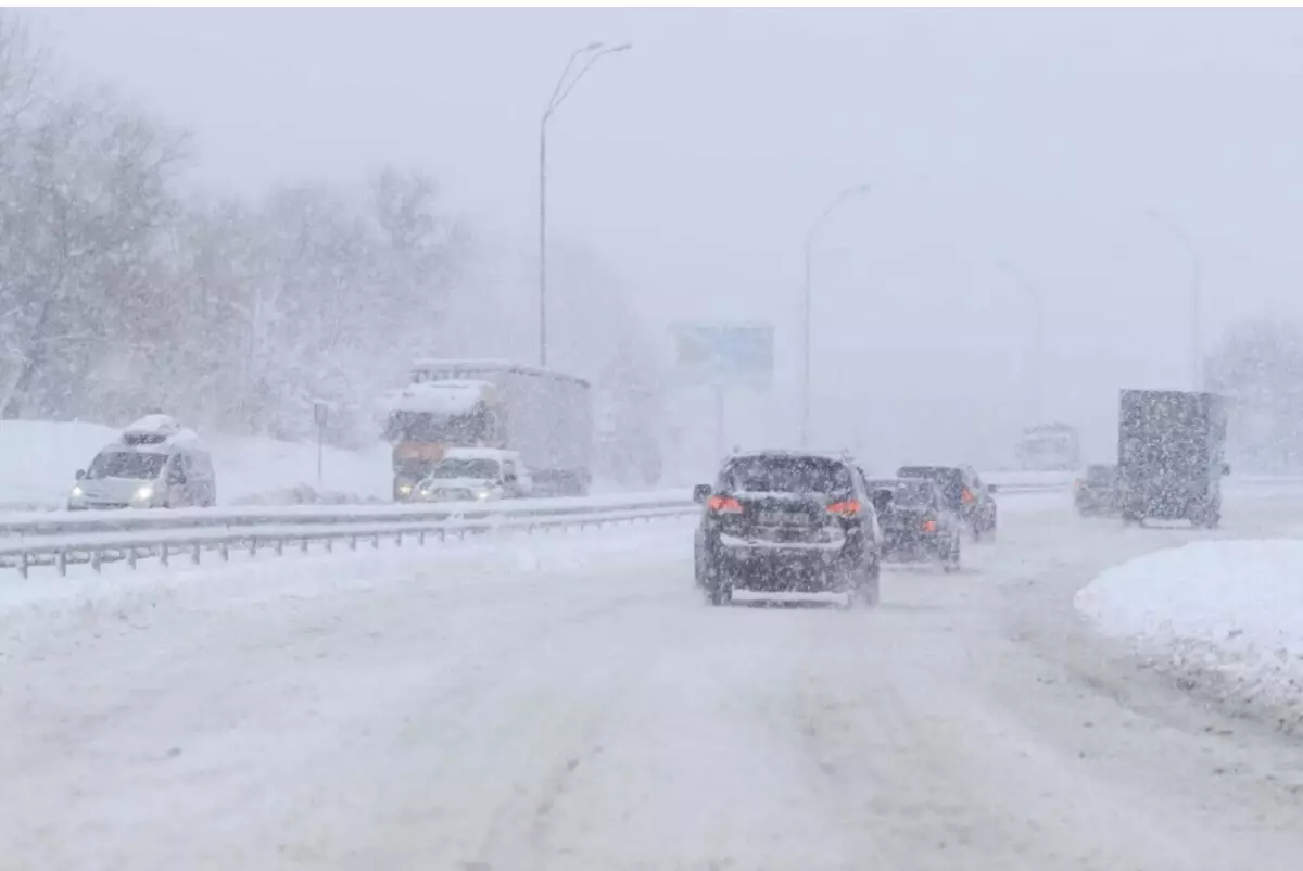 Штормовое предупреждение объявили в некоторых регионах Казахстана