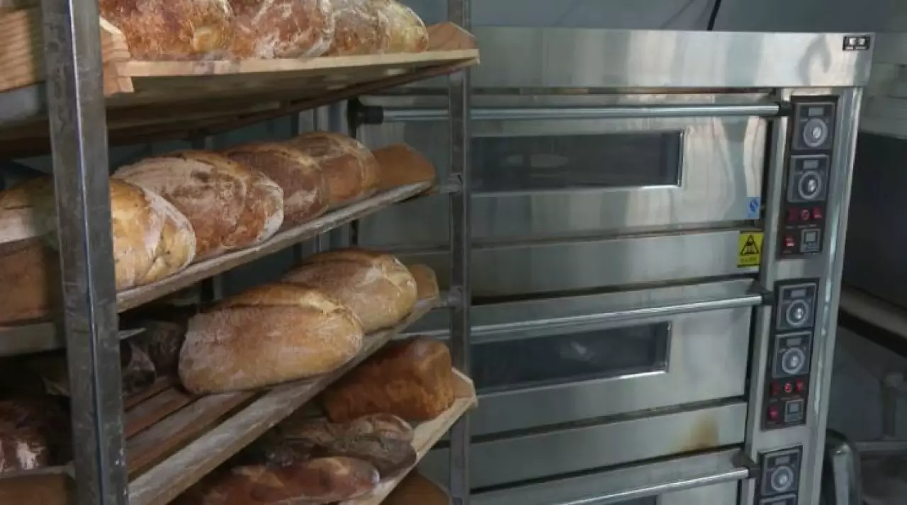 Молодой пекарь из Талдыкоргана выпекает полезный хлеб