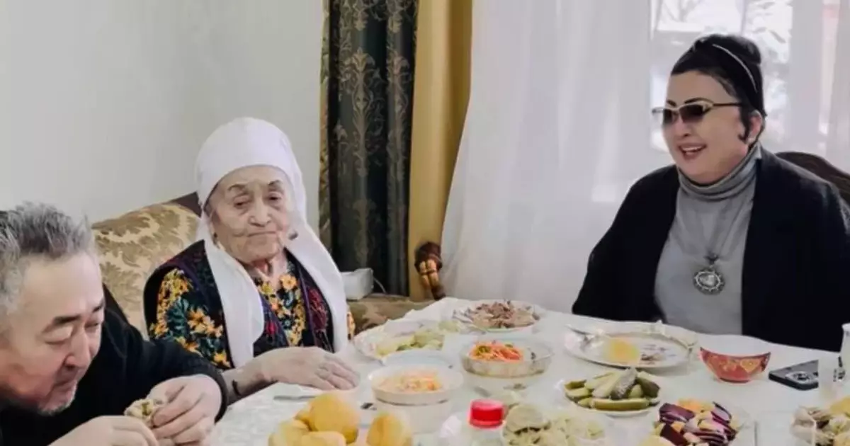   «Қара шаңыраққа келдім»: Мақпал Жүнісова отбасылық видео жариялады   