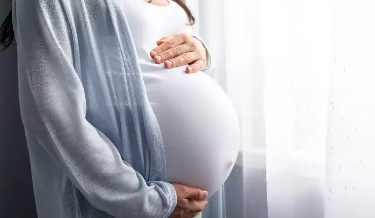 «Вырвал телефон и оскорблял»: мужчина напал на беременную женщину в Семее (ВИДЕО)