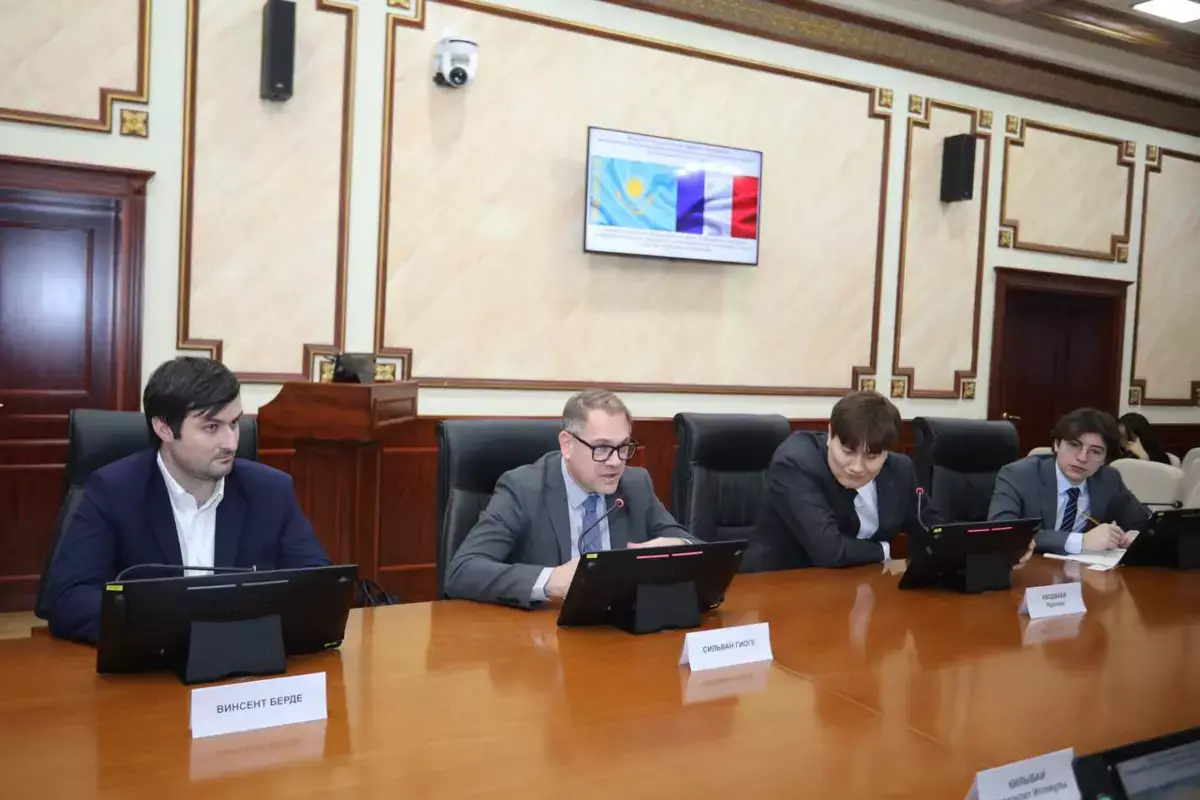 Аким Мангистауской области принял Чрезвычайного и Полномочного Посла Франции в Казахстане - новости на Lada.kz 18.12.2025