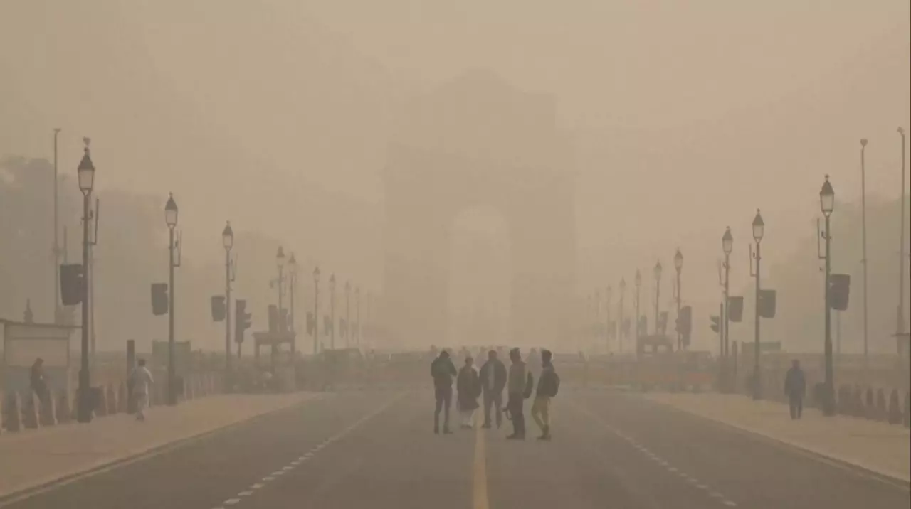 Үндістанды қою түтін тұмшалады