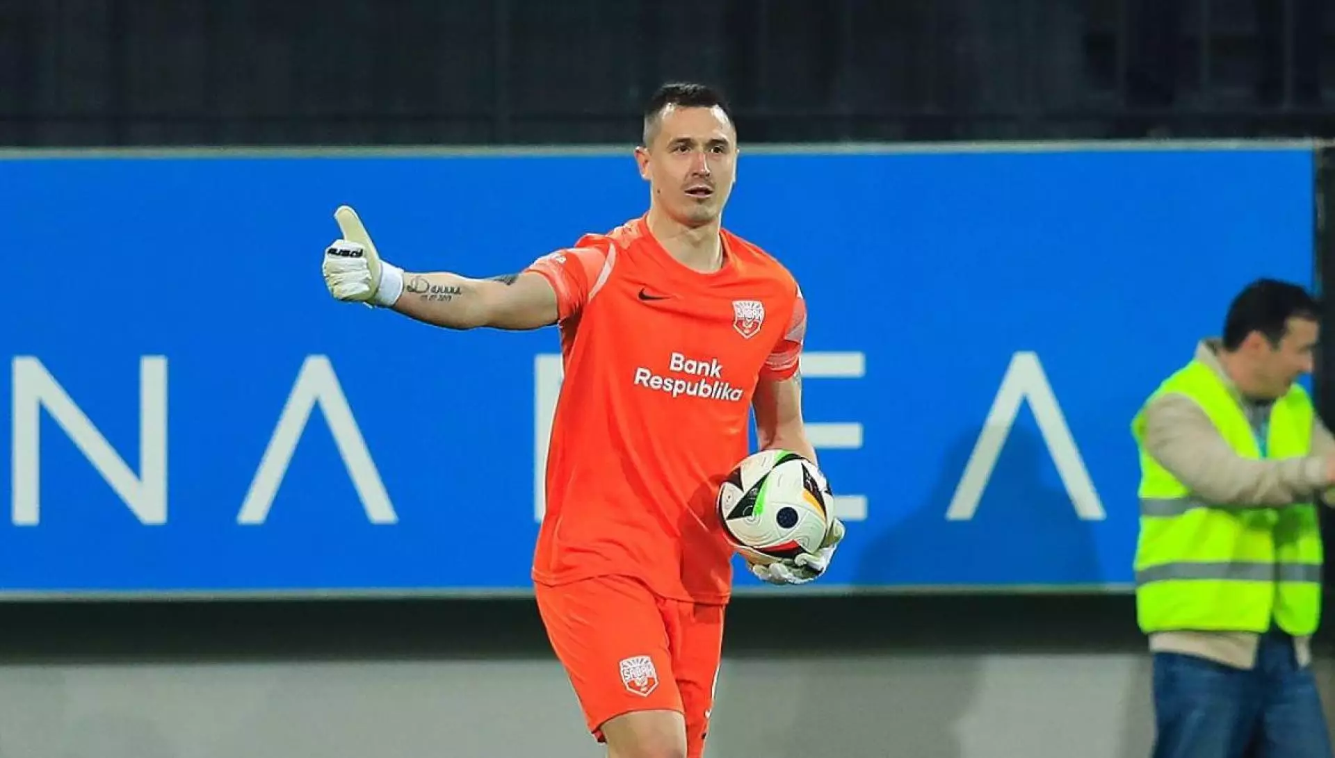 Вратарь сборной Казахстана помог «Сабаху» обойти «Карабах» и возглавить чемпионат