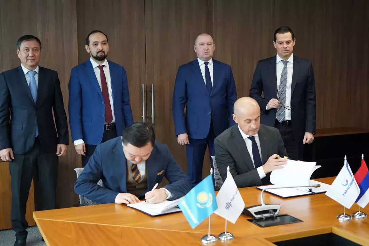 Казахстан продолжит экспорт нефти через Россию в 2026 году