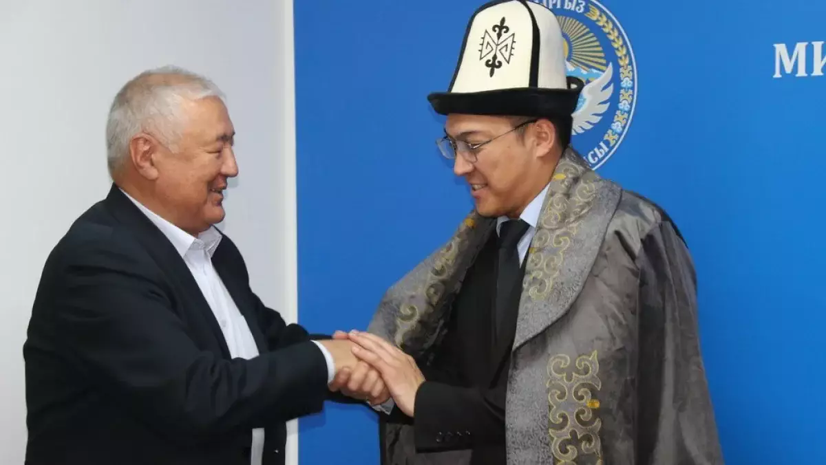 В Кыргызстане торжественно проводили министра, уволенного за пьяную выходку