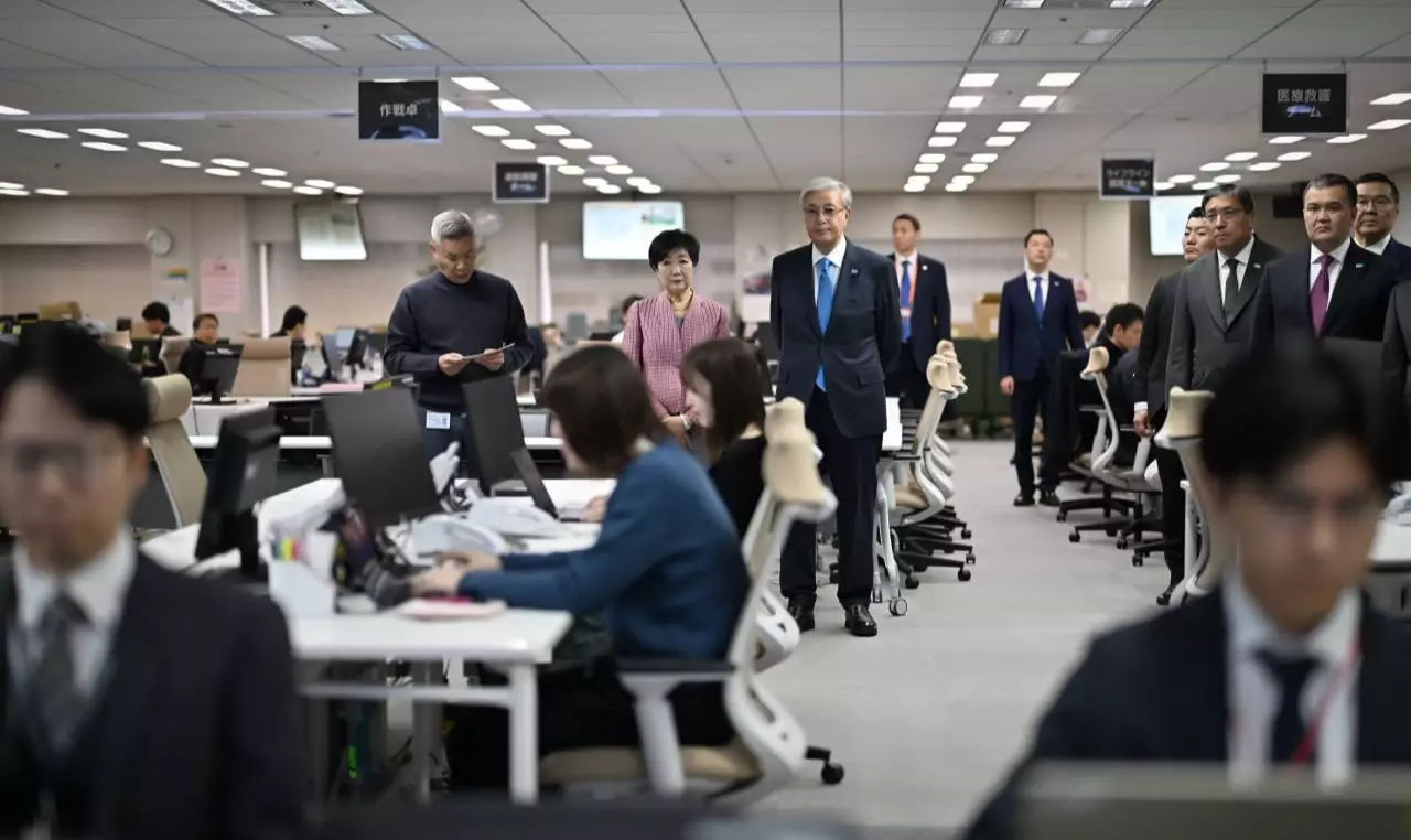 Токаев осмотрел ситуационный центр Токио по ЧС