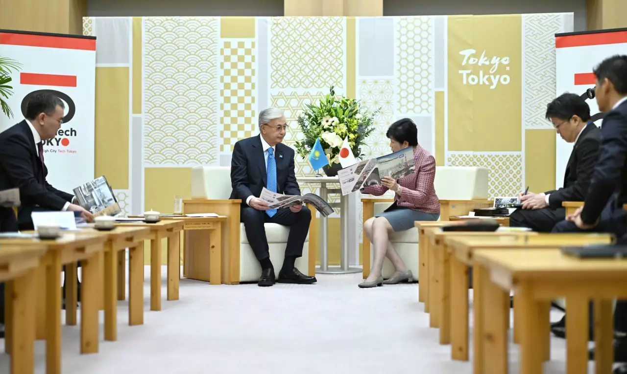 Глава государства провел встречу с губернатором Токио