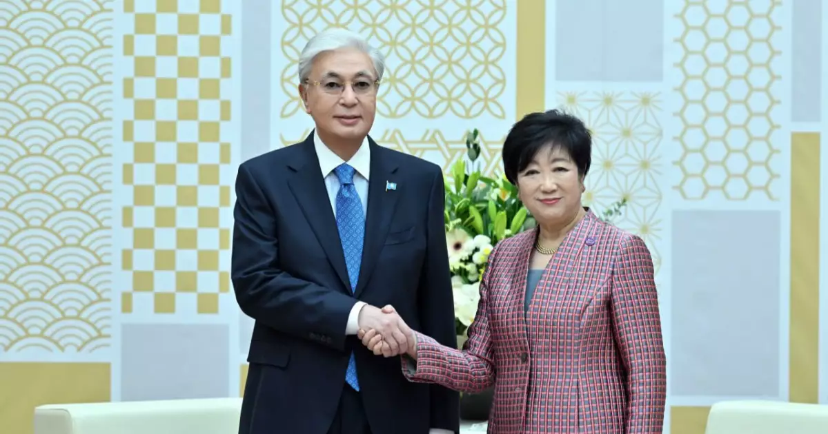   Президент Токио губернаторы Юрико Коикэмен кездесу өткізді    