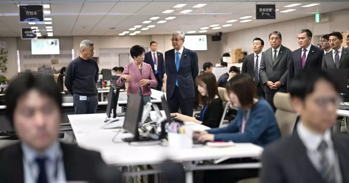  Президент Токионың Төтенше жағдайлар жөніндегі ахуалдық орталығын аралап көрді 