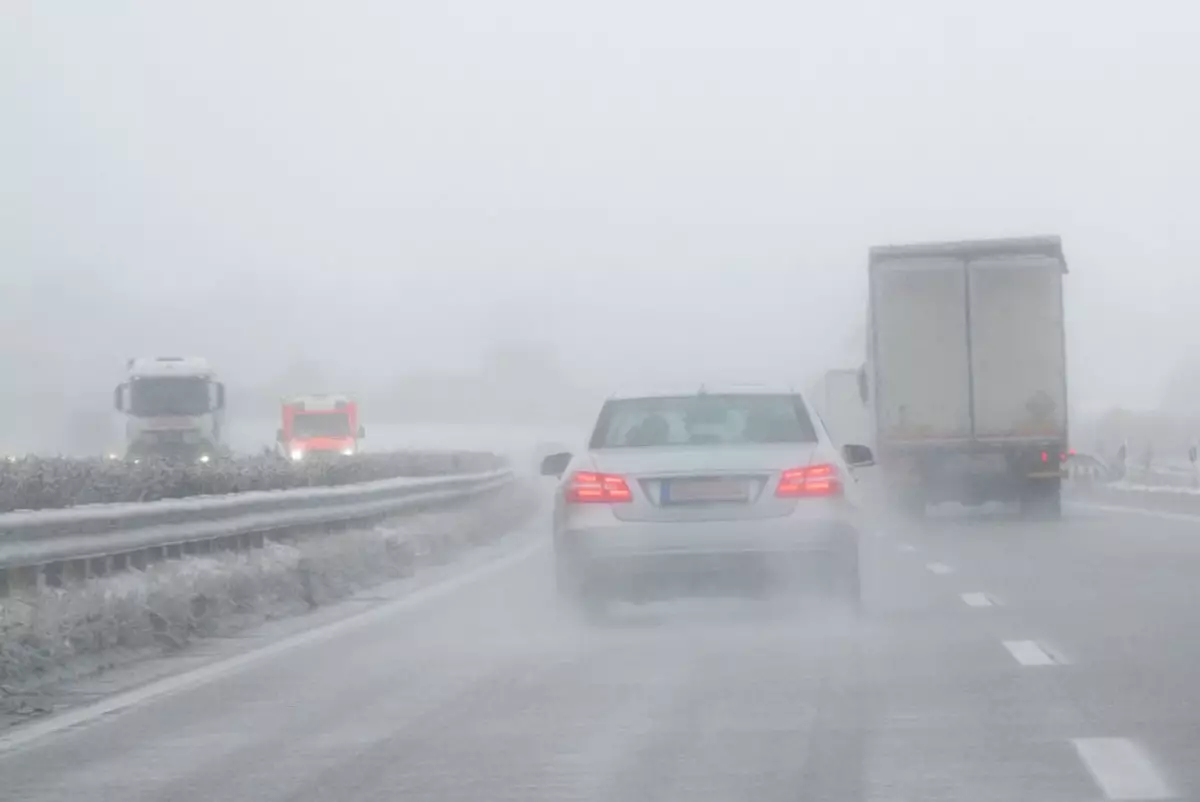 Дождь со снегом осложнит движение на трассах Казахстана