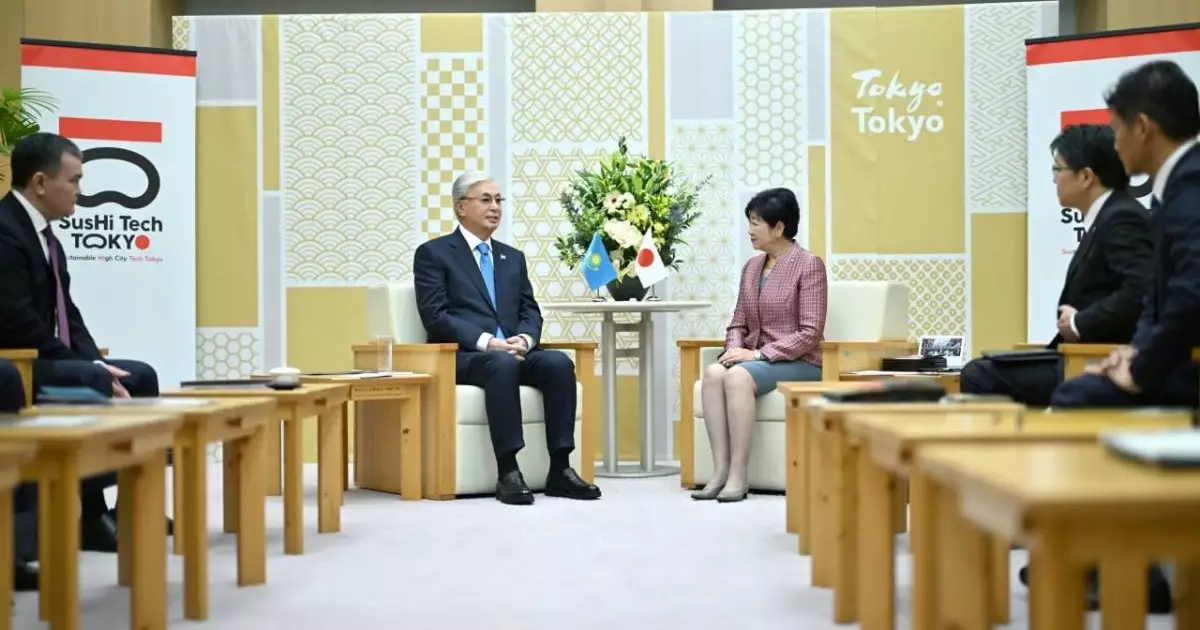  Мемлекет басшысы Токио губернаторы Юрико Коикэмен кездесу өткізді 