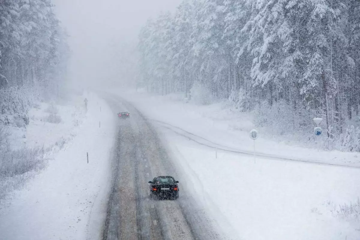Осадки затруднят движение транспорта на трассах в 13 областях Казахстана