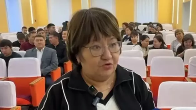 "Мардымсыз жалақымызды да бермейді, жолға ақша таппай отырмыз". Семейдегі мұғалімдер министрлікке шағым білдірді