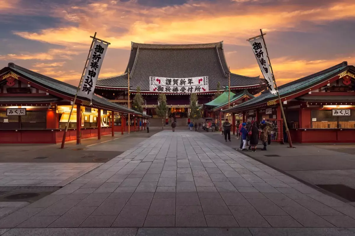 Без елки и оливье: как отмечают Новый год в Японии