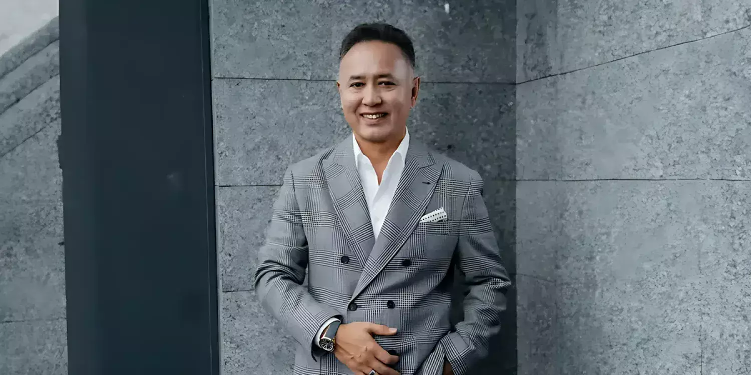 «Баян шашын жұлмасын»: Тұрсын Алагөзов белгісіз арумен көзге түсіп қалды