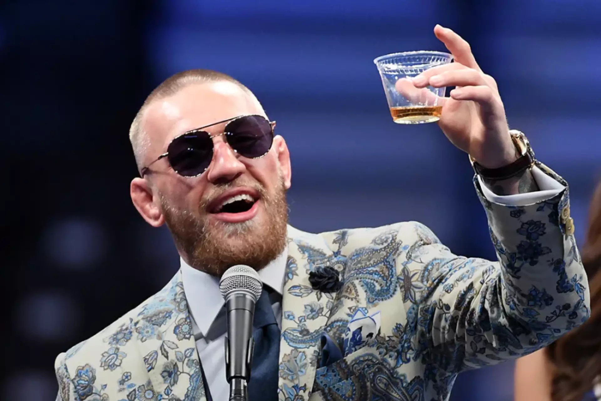 МакГрегор готов поставить пять миллионов на бой Джошуа и Пола