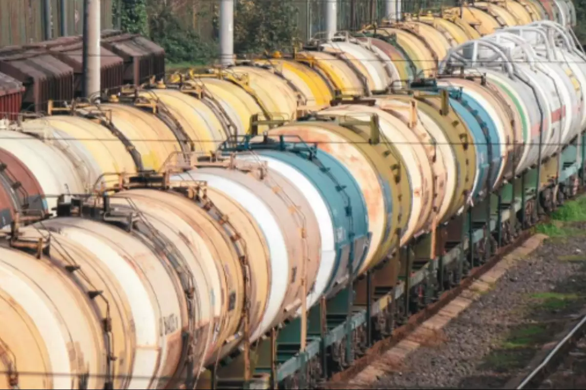 Нефть дешевеет, экспорт сокращается: что ждёт экономику Казахстана