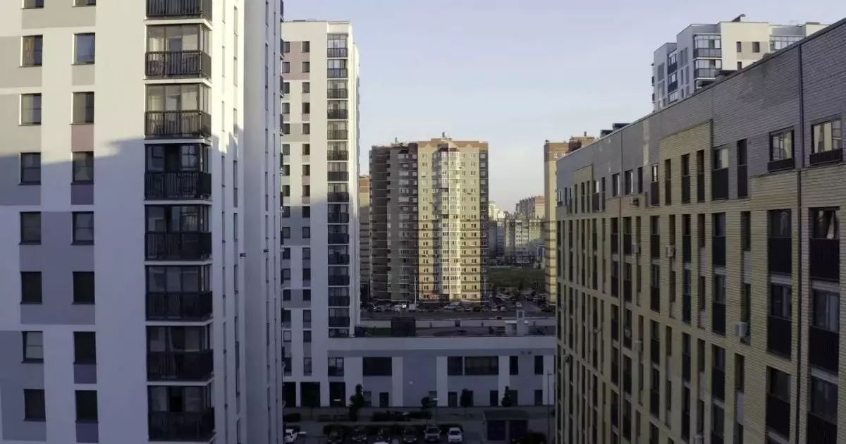  Два человека упали с крыш разных высоток в Астане 