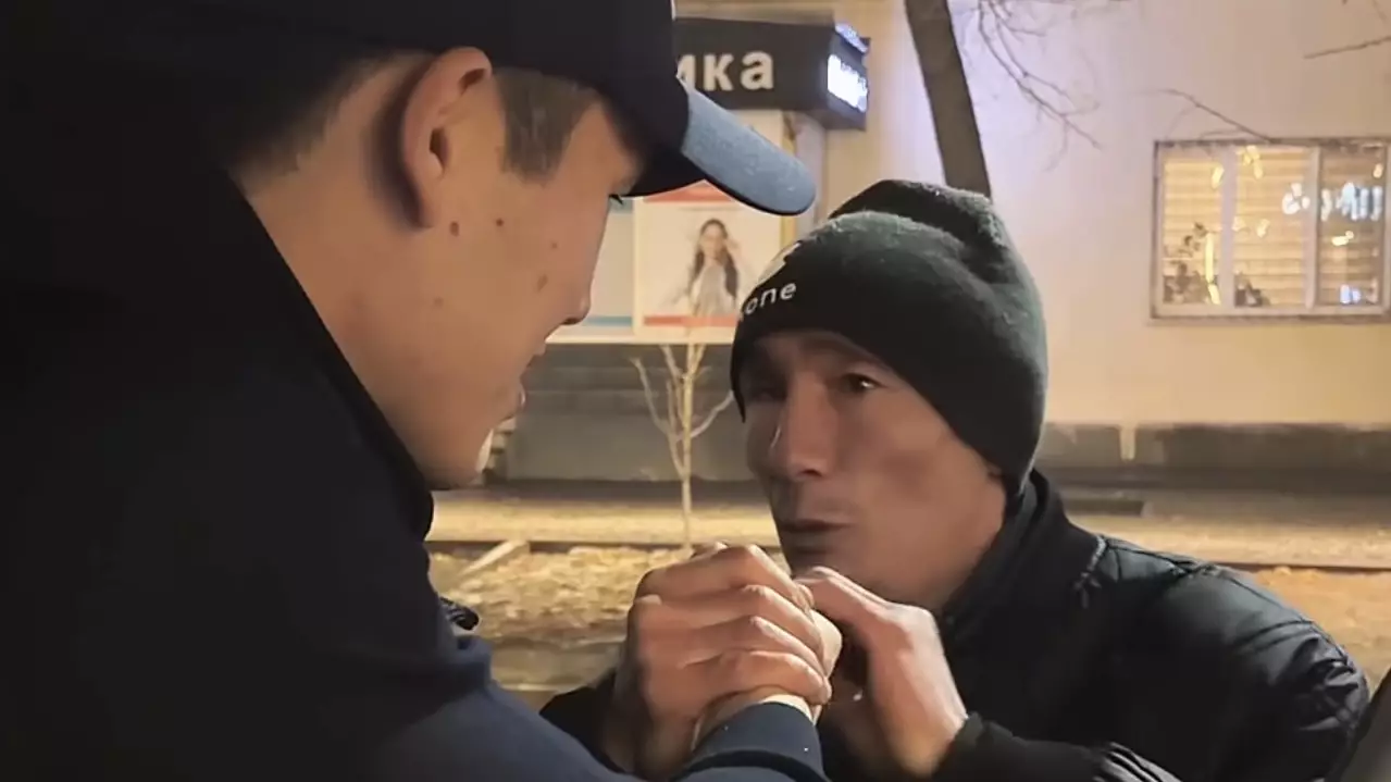 Еркебұлан Тоқтар тосын әрекетімен желіні сүйсіндірді (ВИДЕО)