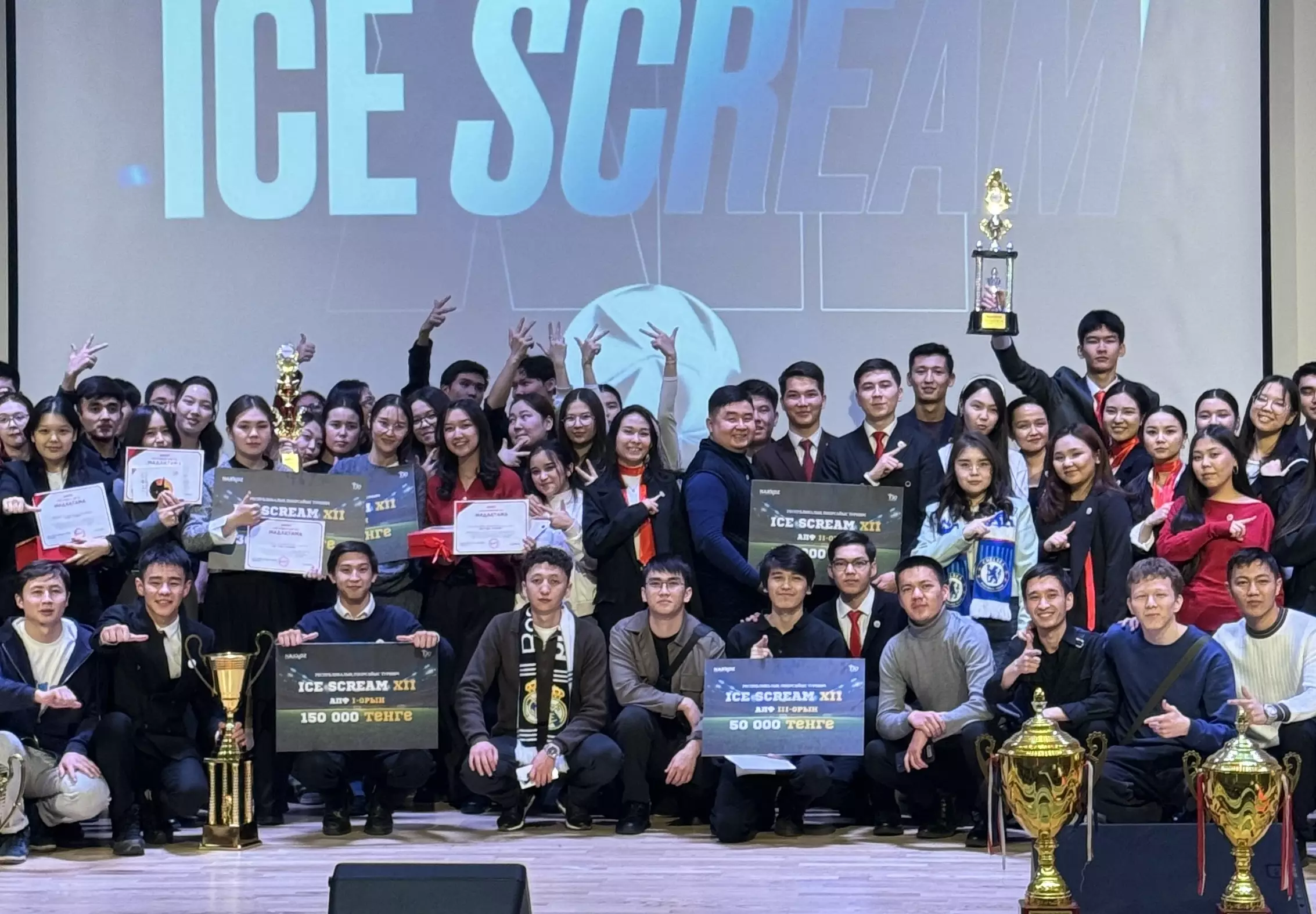 Алматыда ICE SCREAM CUP XII республикалық жас пікірсайыс турнирі өтті