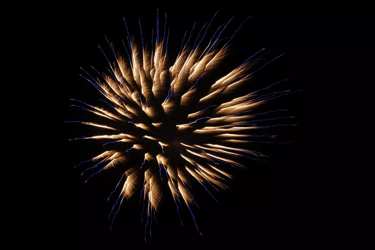 Почти 100 фактов незаконного использования пиротехники выявили в Казахстане