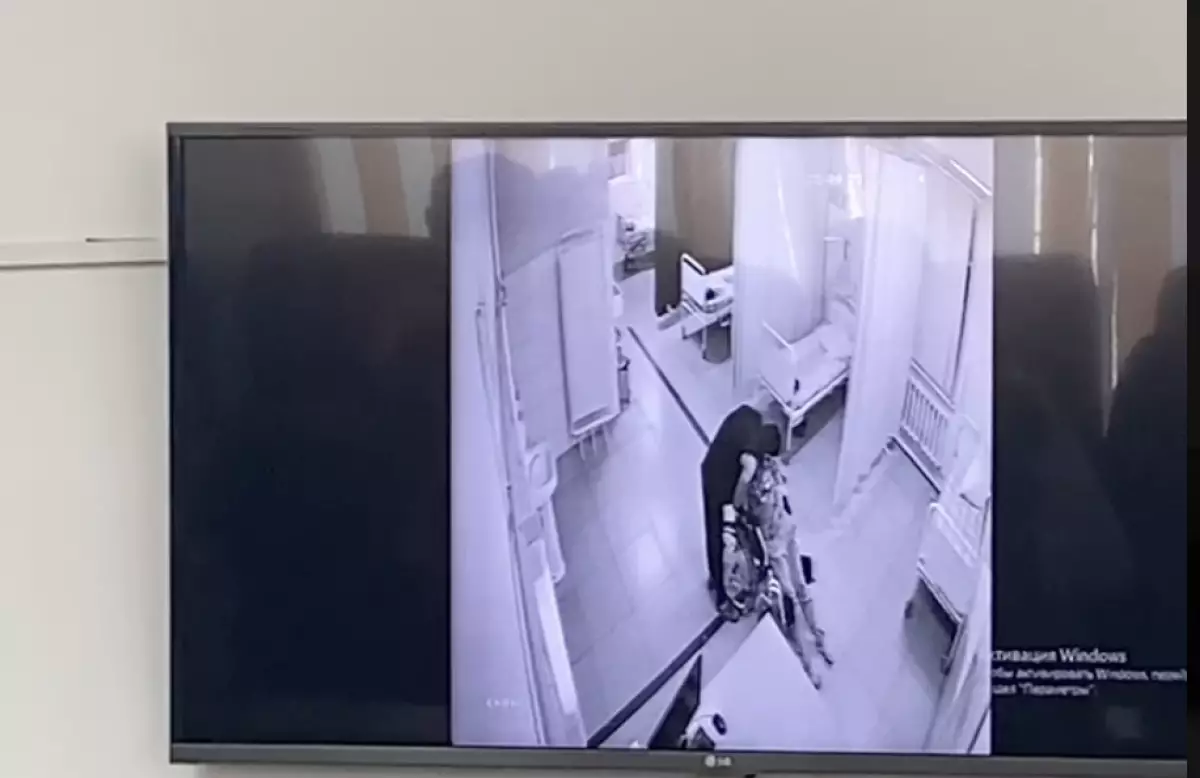 Сотта күйеуі “ұрып өлтірді” деген Айзат Жұманованың видеосы көрсетілді