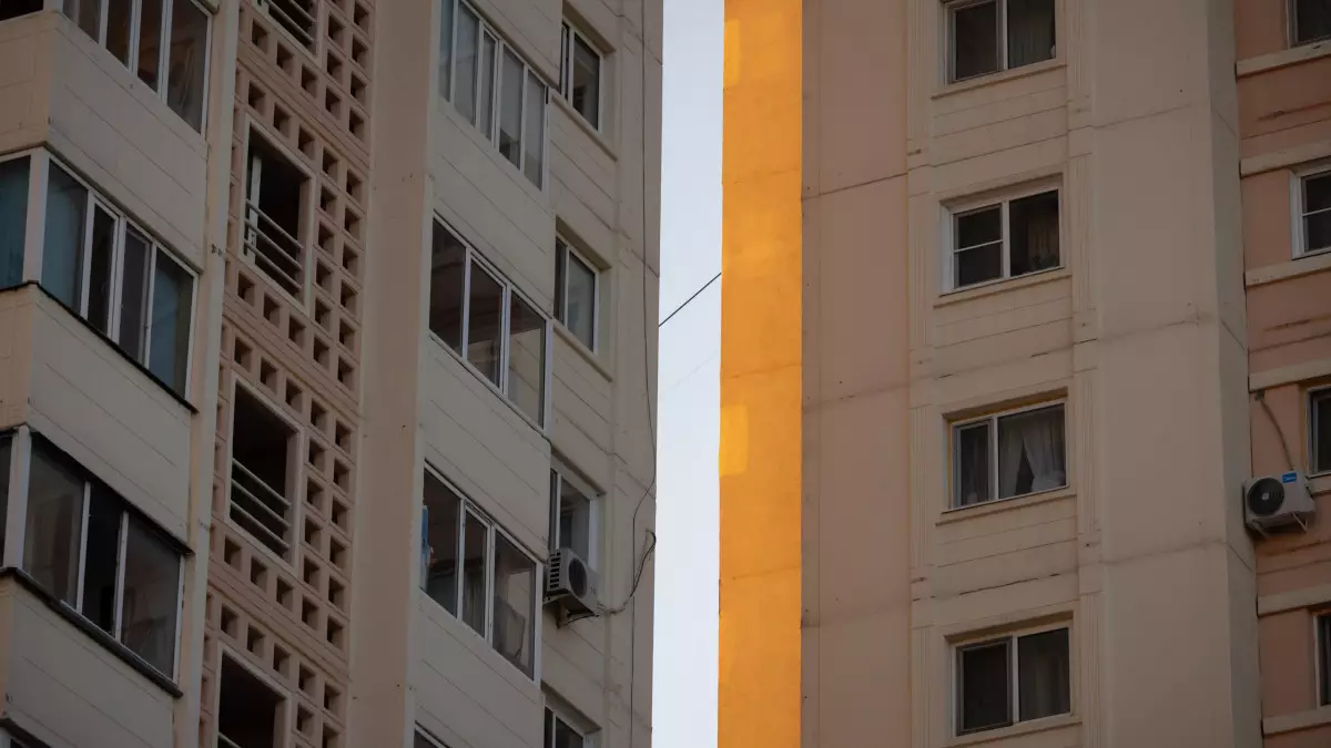 Астанада бір түнде екі адам терезеден секіріп қаза тапты