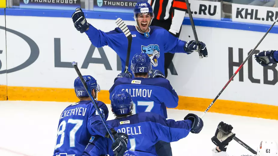 "Пришлось попробовать". Нападающий "Барыса" оценил вкус конины