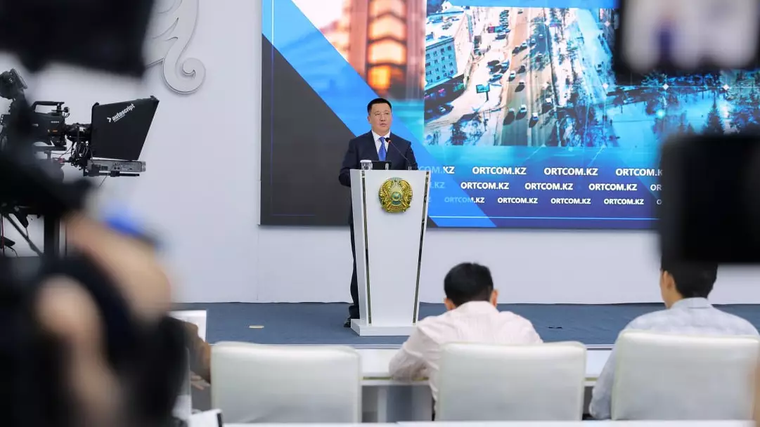 "Екі жоғары білімім бар": Павлодар облысының әкімі сынға жауап берді