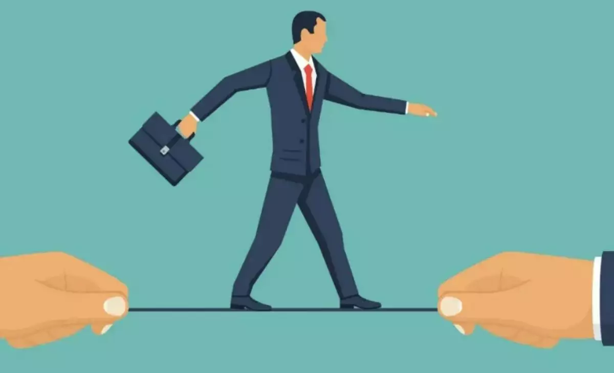 "Қоғам үшін қиын кезең басталды": Елімізде азаматтарды бақылау мен донос жүйесін іске қосатын заң қабылданды