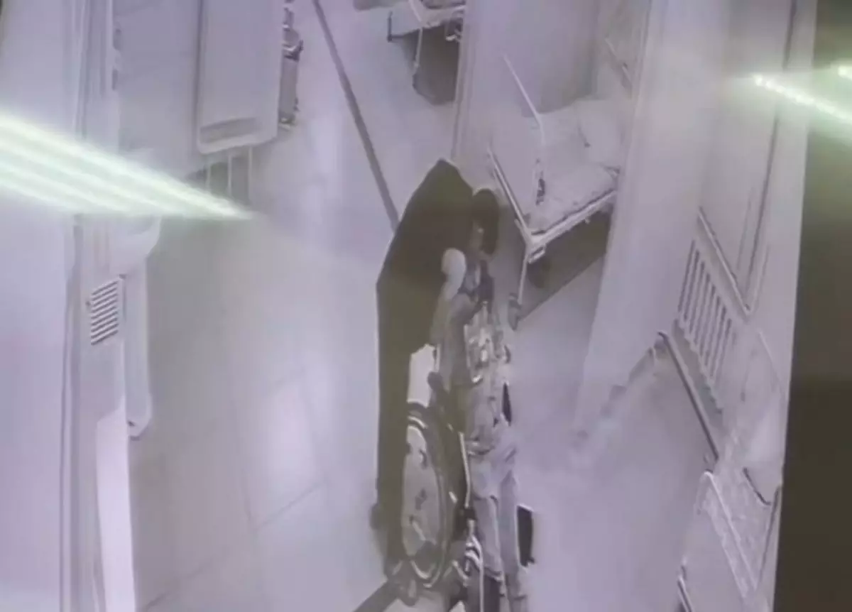 Айзат Жұманованы өлімші етіп сабаған күйеуі ауруханада оның маңдайынан сүйді