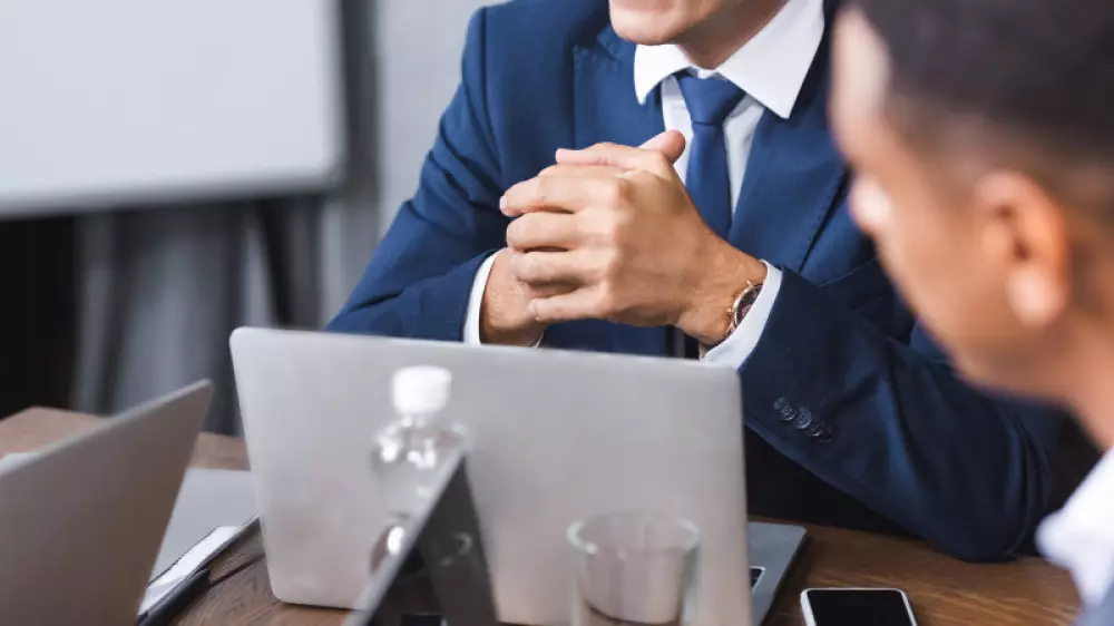 Кому в госучреждениях разрешат заниматься бизнесом — пояснение Сената Казахстана