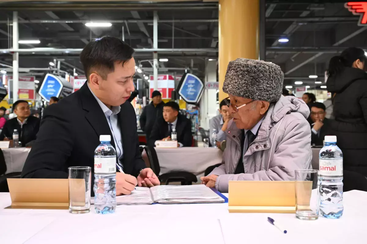 В Талдыкоргане специалисты госорганов проконсультировали жителей