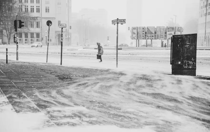 Штормовые предупреждения на субботу объявлены по всему Казахстану