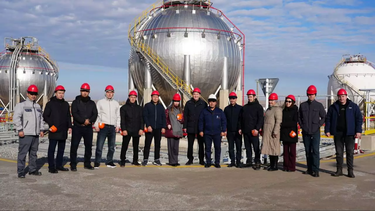 Узбекистан и Казахстан расширяют сотрудничество в нефтегазовой отрасли.
