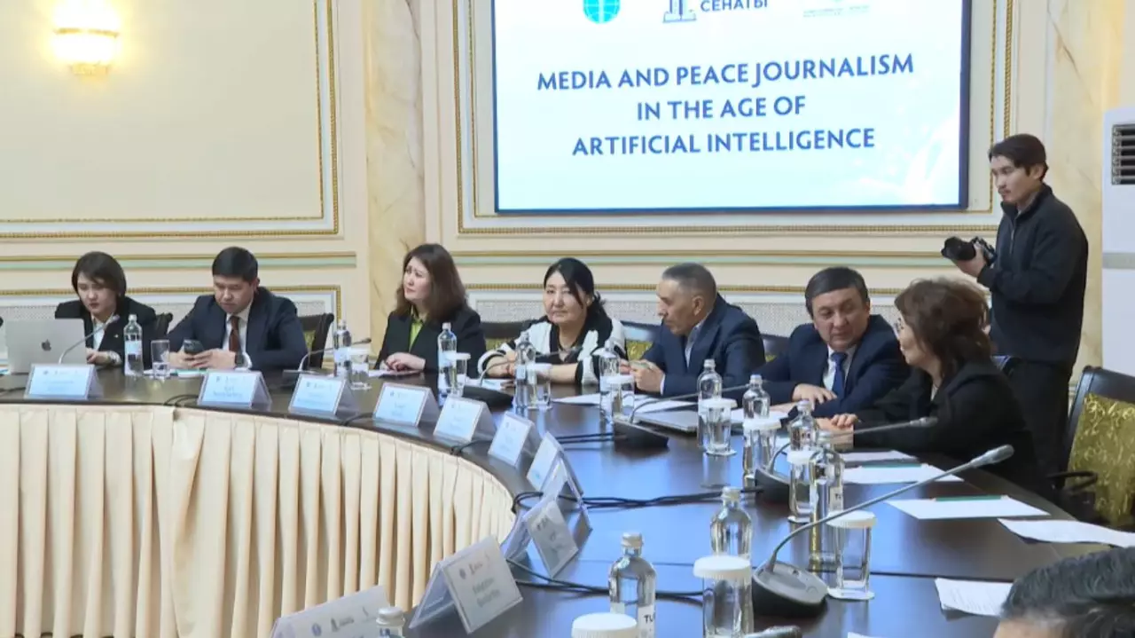 Алматыда ЖИ дәуіріндегі журналистикаға арналған дөңгелек үстел өтті