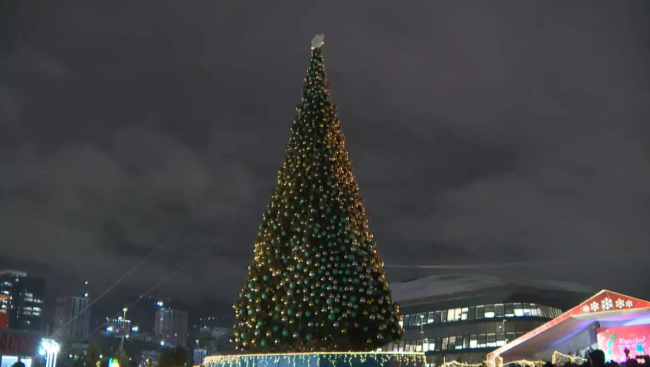 Астананың Есіл ауданында шырша шамы жағылды