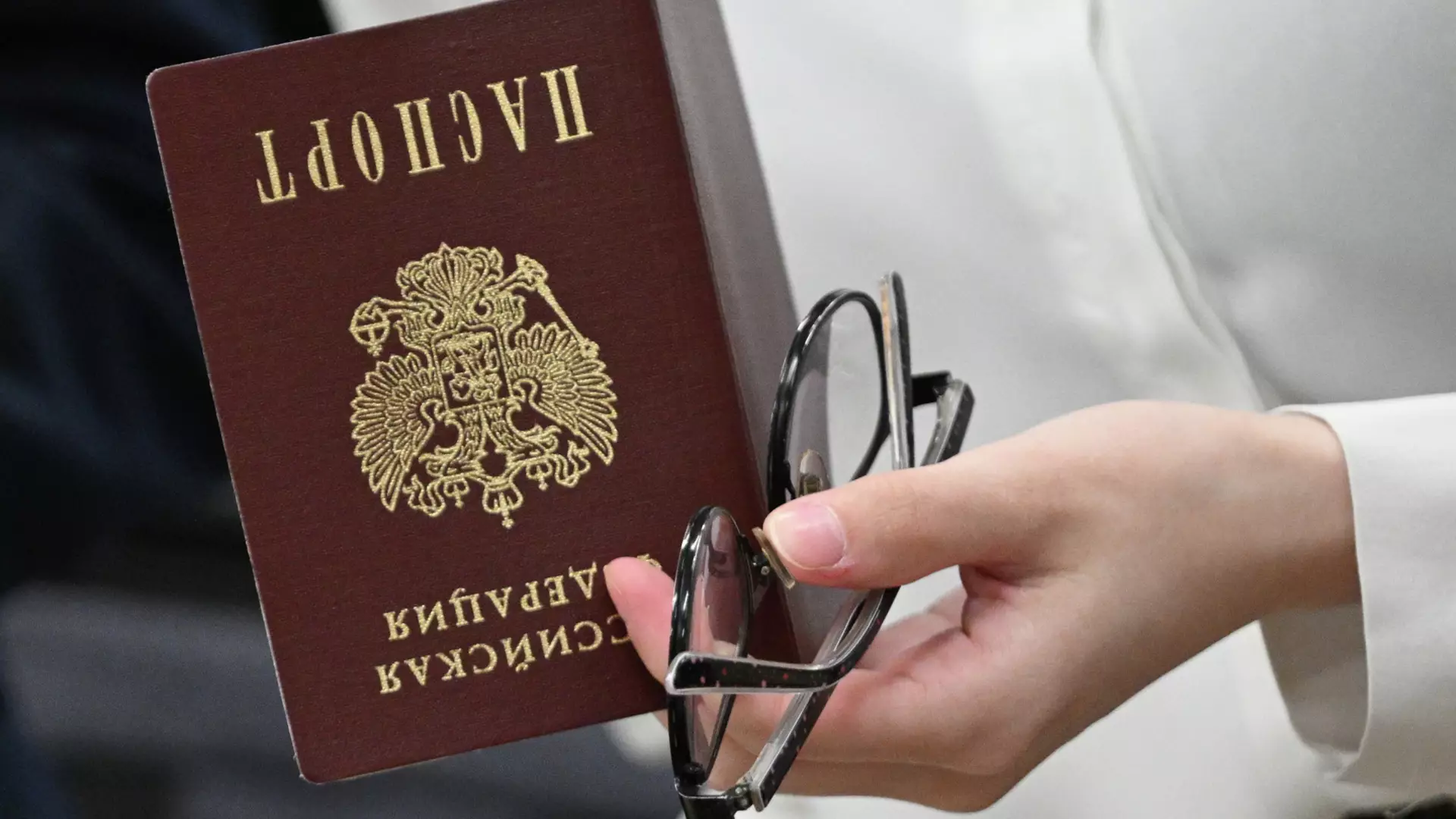 МВД помогло пенсионерке из Казахстана с документами для гражданства РФ