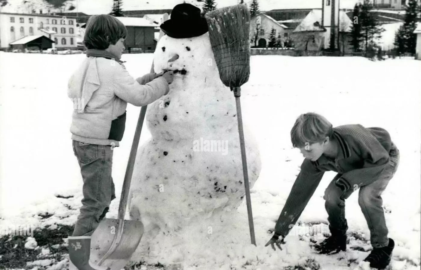«Аққаланы алғаш рет кім қалады?»: қардан жасалған бейненің тарихы
