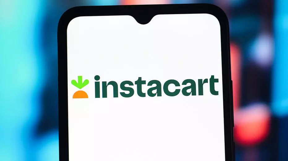 Instacart соглашается вернуть потребителям $60 млн после обвинений FTC в скрытых платежах и навязанных подписках.