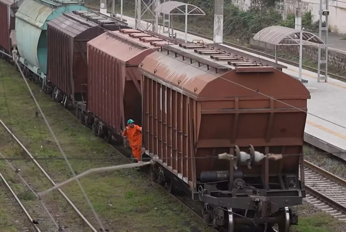 Азербайджан впервые за десятилетия отправил топливо в Армению по железной дороге