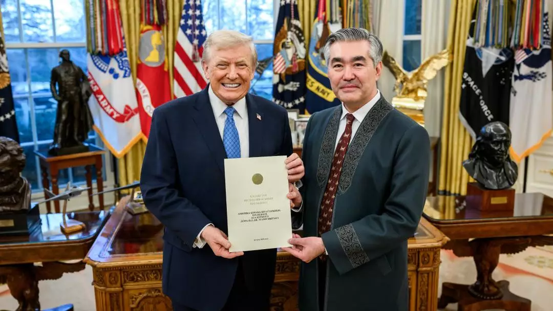 Қазақстан елшісі Дональд Трампқа сенім грамоталарын тапсырды